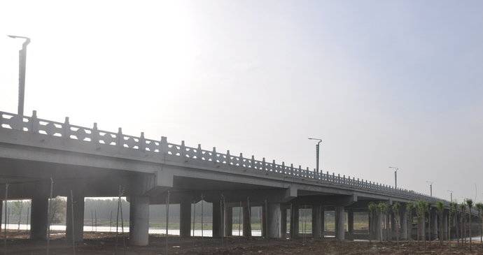 这是禹城的百年铁路老桥，曾是贯穿南北的交通大枢纽！